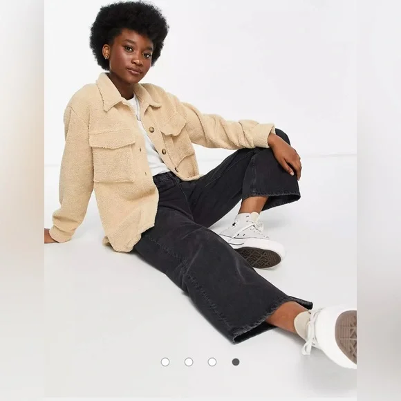 Stradivarius Fleece Shacket in beige - Picture 2 of 6